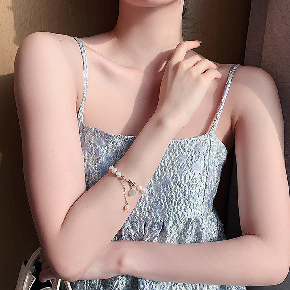Pretty Freshwater Pearl Adjustable Bracelet.