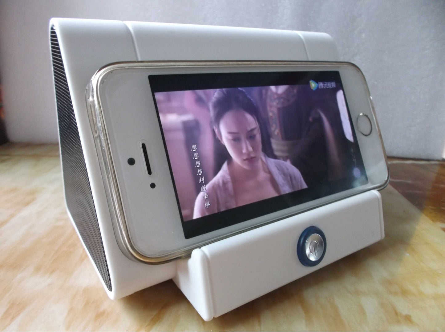 Smart Bluetooth Phone Speaker - Tech Meets Trend